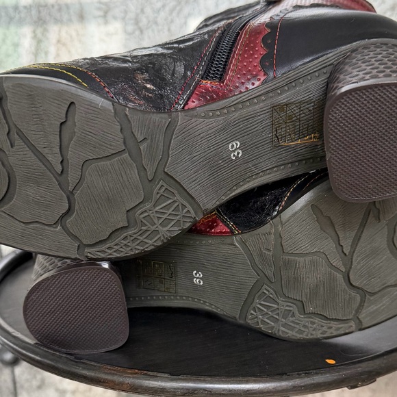 New L' Artiste Stylish Black Lace-Up Booties for Women - Picture 5 of 7